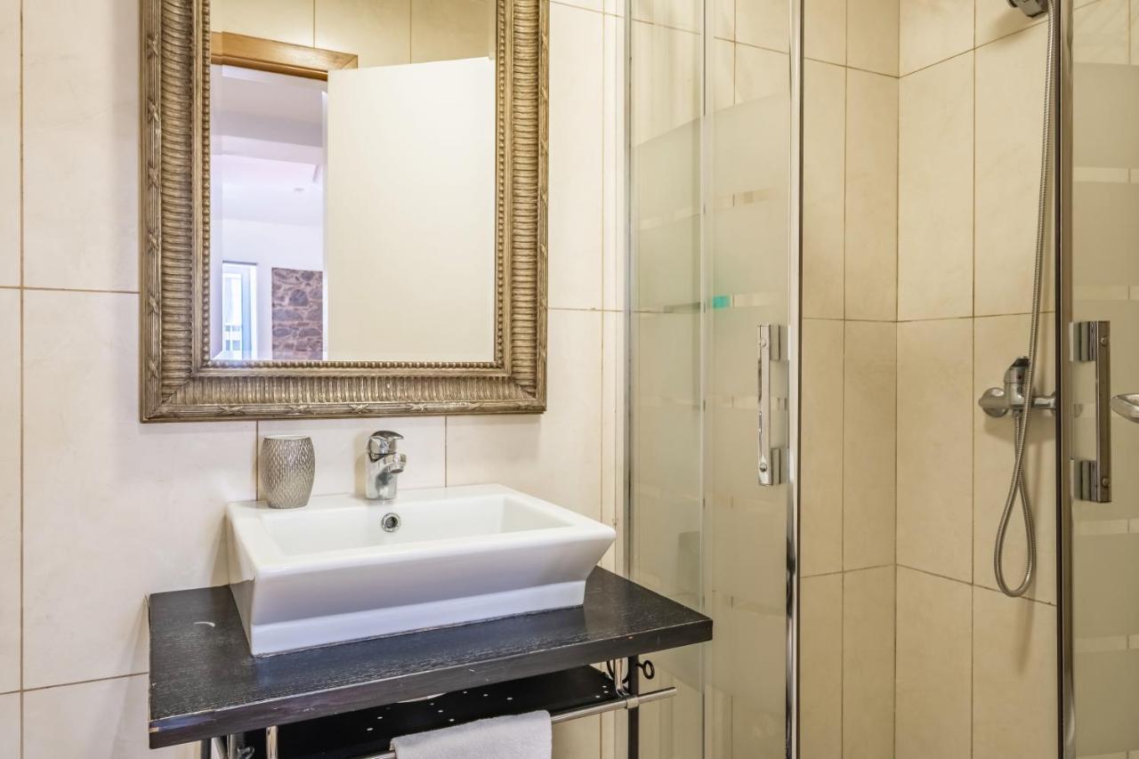 Cayres Suites Carmo Фуншал Экстерьер фото